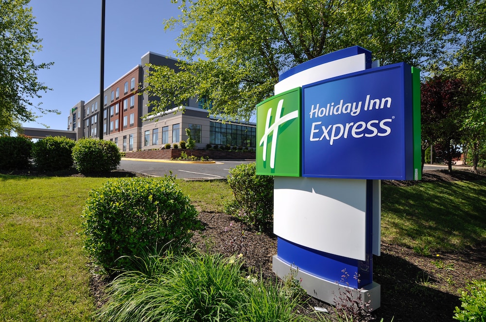 Holiday Inn Express Quantico Stafford by IHG - photo 42