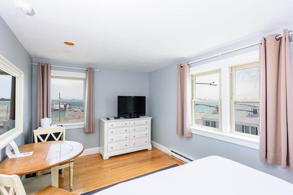 MV Surfside Hotel - photo 33
