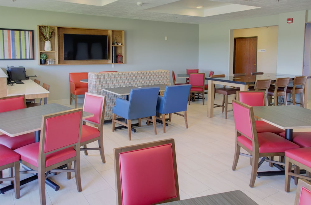 Holiday Inn Express Hotel & Suites Le Mars by IHG - photo 34