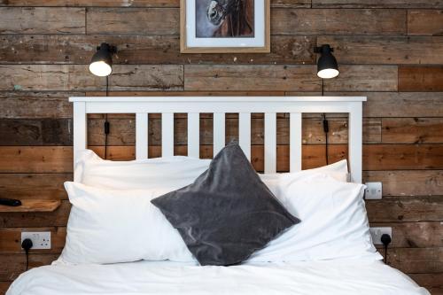 The Dukes — Leighton Buzzard