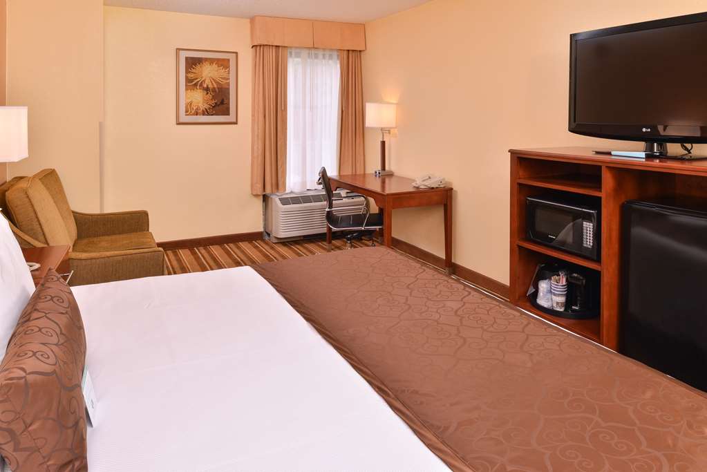 Best Western Plus Richmond Airport Hotel - photo 21