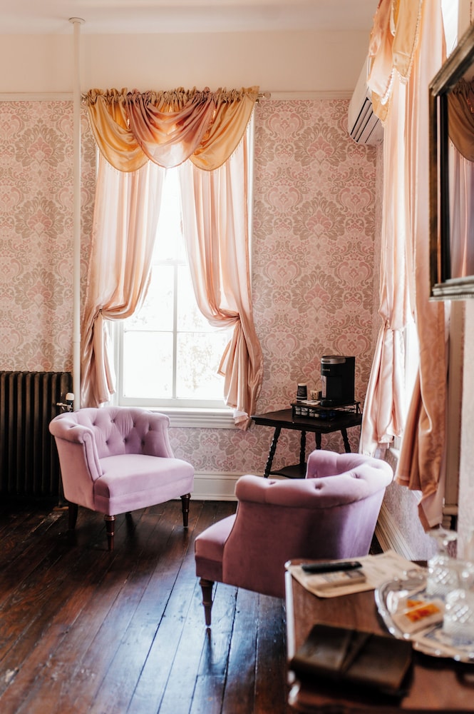 White House Hotel - photo 14