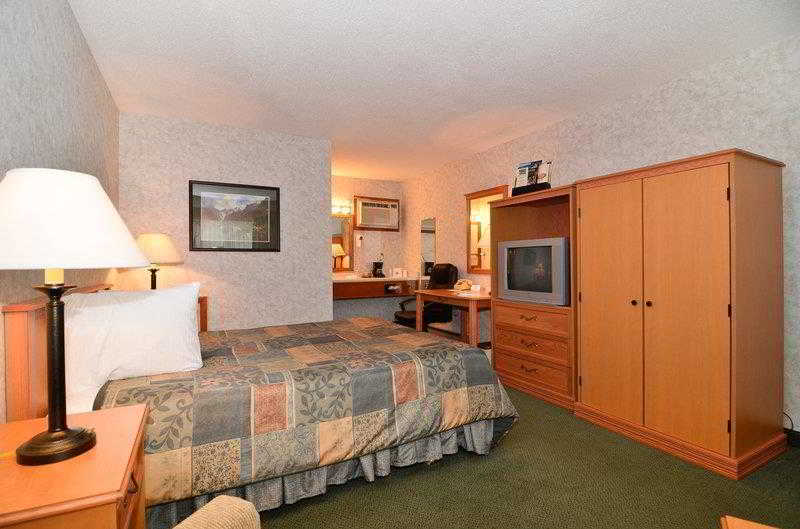 UBar Inn & Suites - photo 18