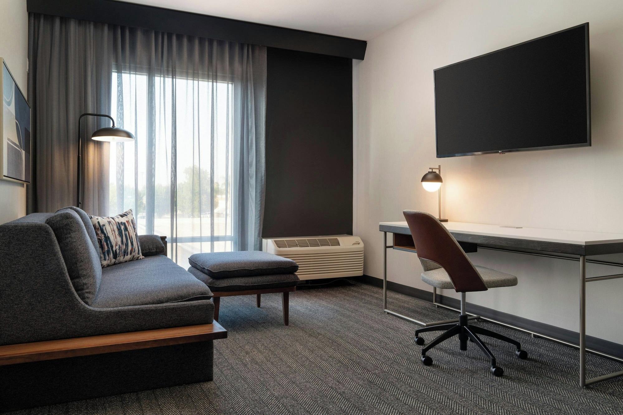 Courtyard by Marriott Fresno Clovis - photo 11