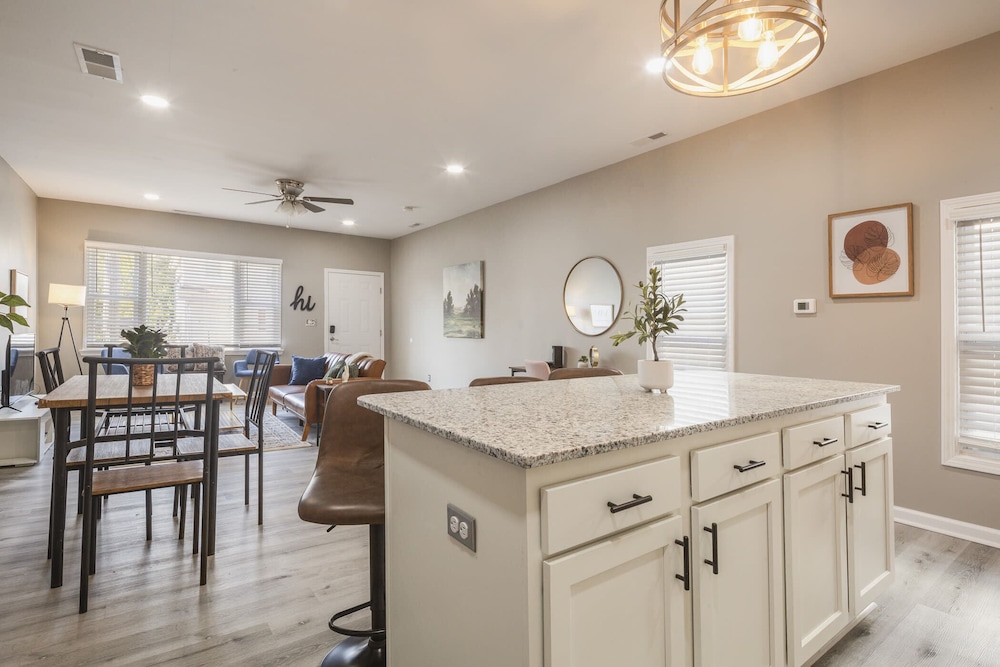 Newly renovated 4BR CozySuites - photo 20