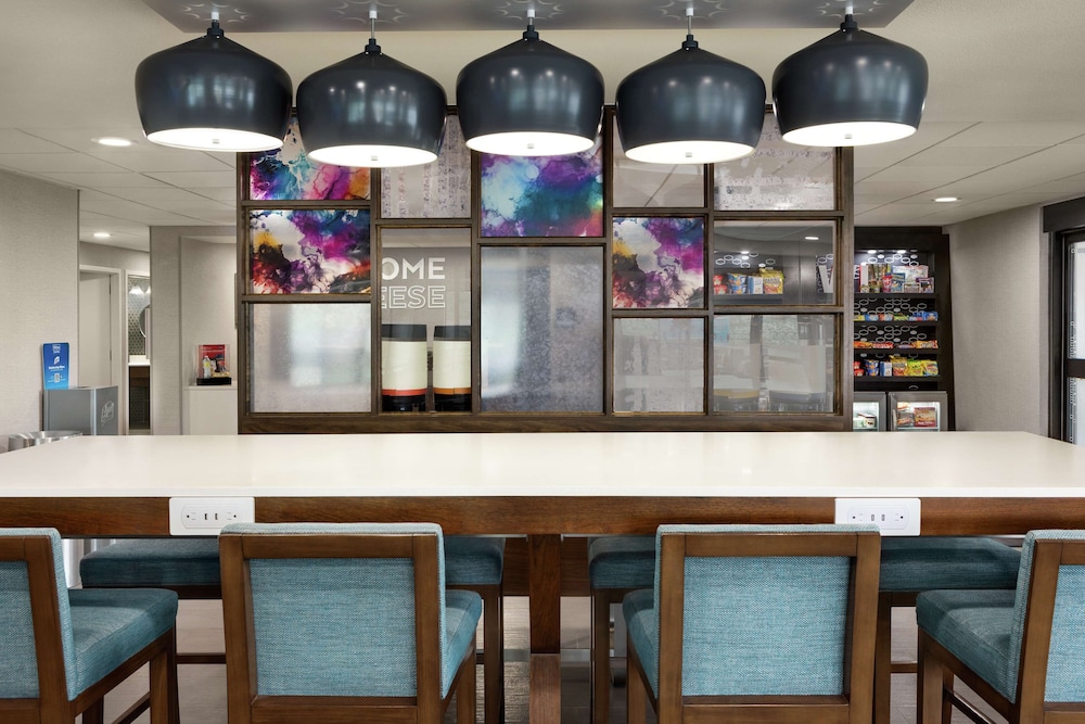 Hampton Inn Milwaukee Brookfield - photo 9