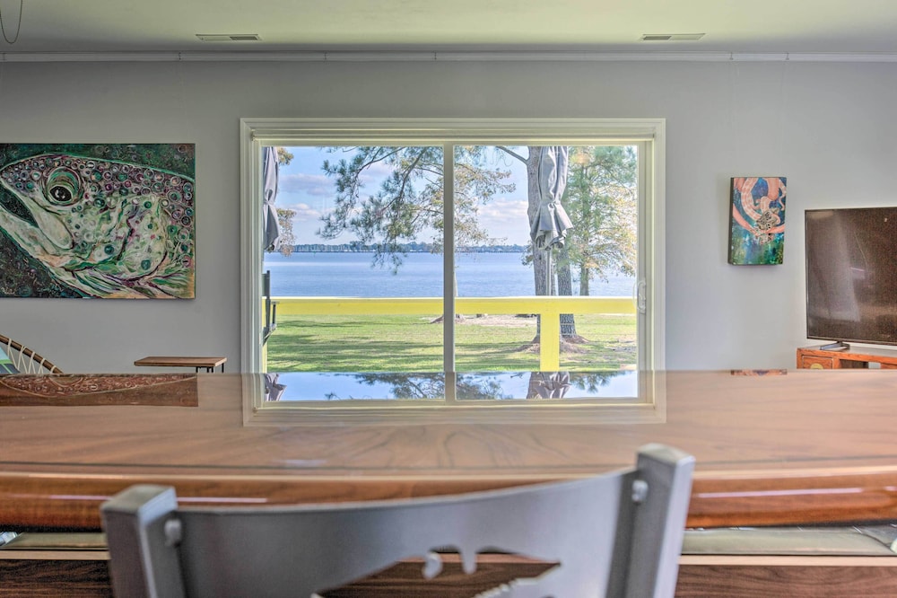 Riverfront New Bern House Gourmet Kitchen and View — 4-Star Luxury Hotel in New Bern, United States
