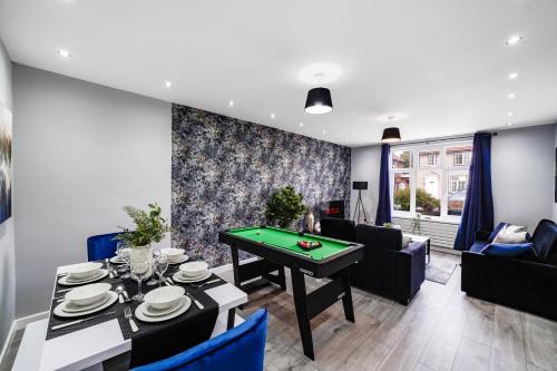 Boutique 4 Bedroom House in London Parking — 4-Star Luxury Hotel in Dagenham, United Kingdom