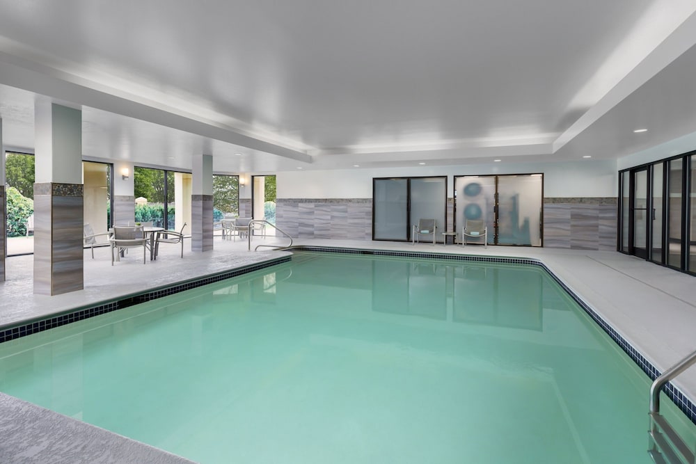 Courtyard by Marriott Manchester Boston Regional Airport - photo 22