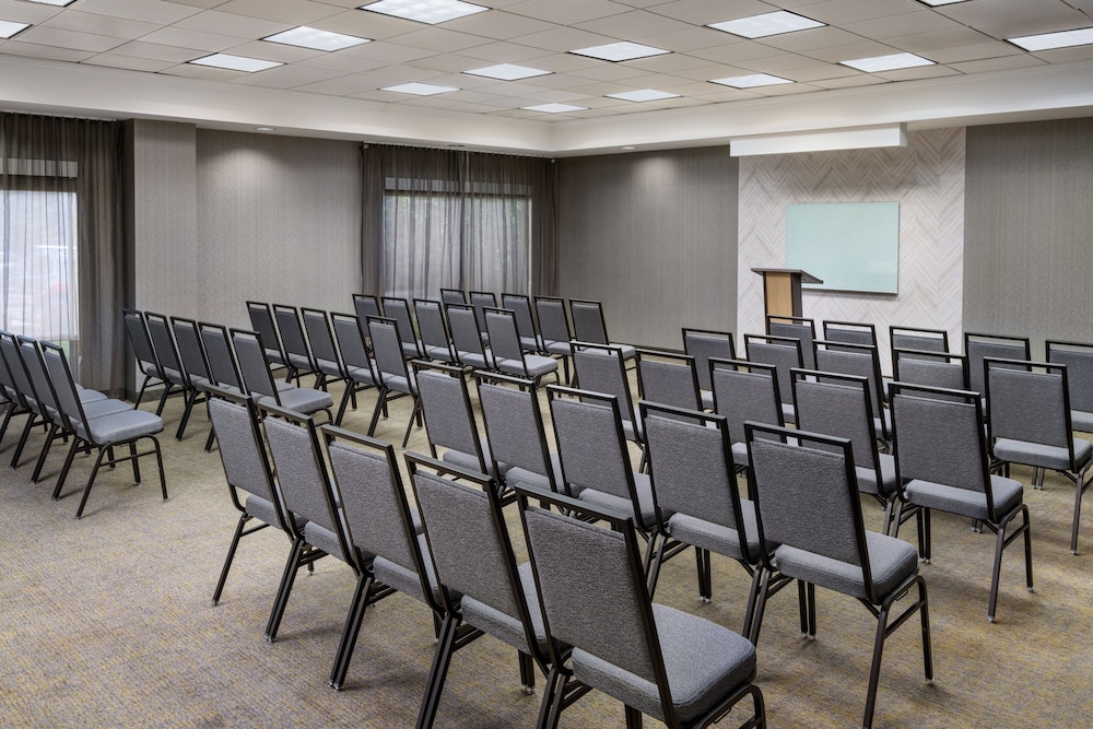 SpringHill Suites by Marriott Newark Liberty International - photo 33