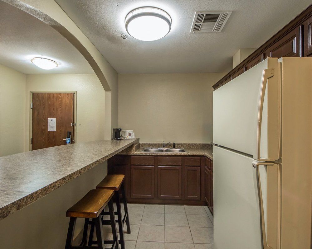 Rodeway Inn & Suites East I 44 - photo 10