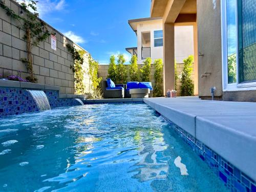 Modern Desert Retreat Heated Pool Firepit Minutes to Coachella in Palm Springs, United States