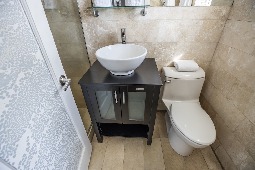 Chesterfield Hotel & Suites - photo 38