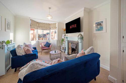 Cotswolds 3 bed house with Garden WiFi Esho Stays — 4-Star Luxury Hotel in Cirencester, United Kingdom