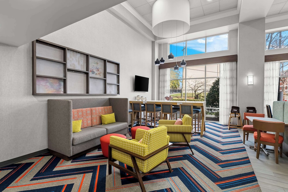 Hampton Inn & Suites Charlotte Airport - photo 3