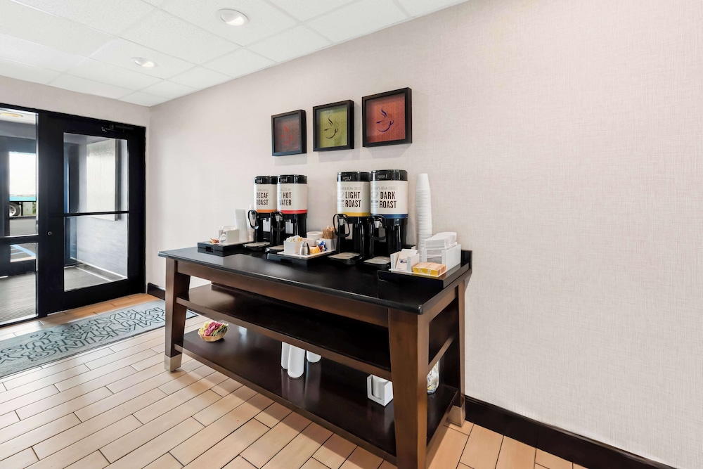 Hampton Inn Pennsville - photo 33