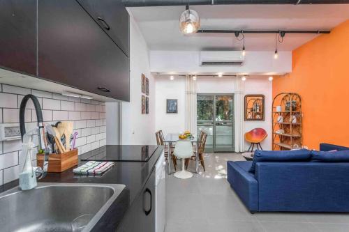 Modern and Color 2BR 2Bath by Carmel Souk — 4-Star Luxury Hotel in Tel Aviv, Israel