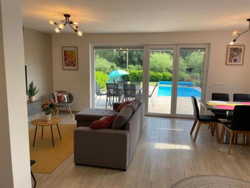 RoyalHill Apartman — 4-Star Luxury Hotel in Vonyarcvashegy, Hungary