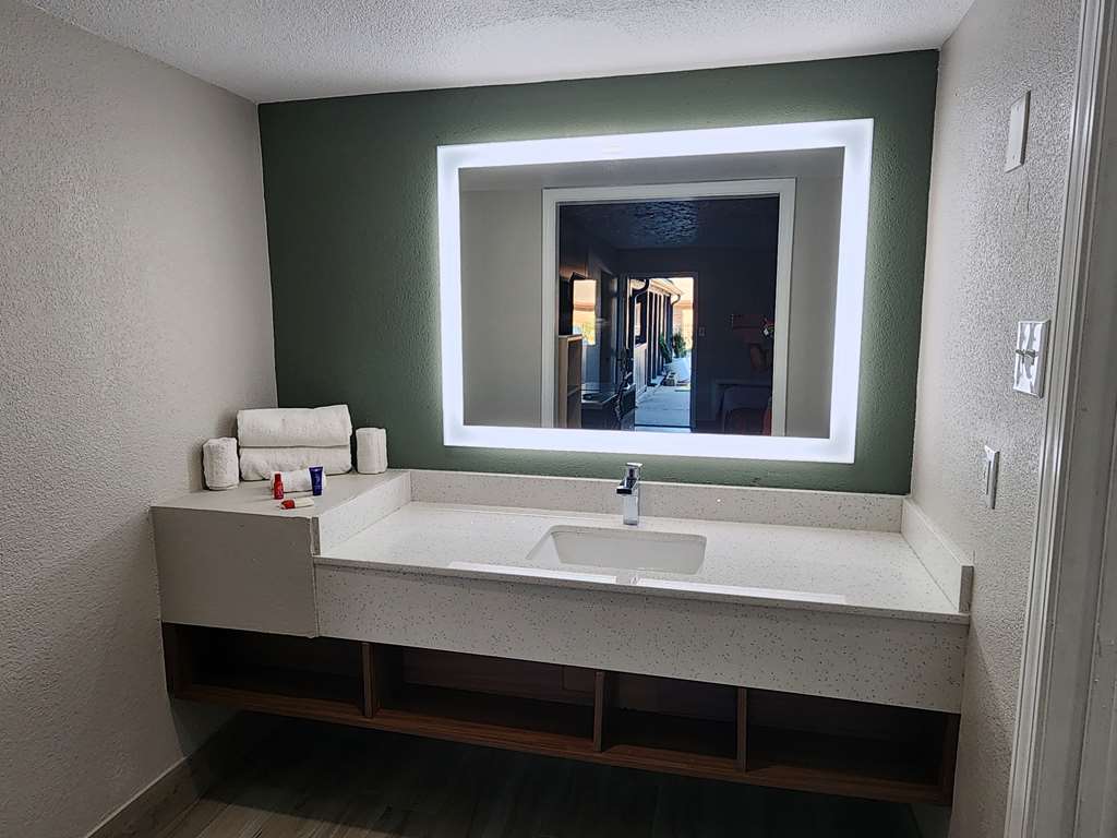 Americas Best Value Inn Longview - photo 17