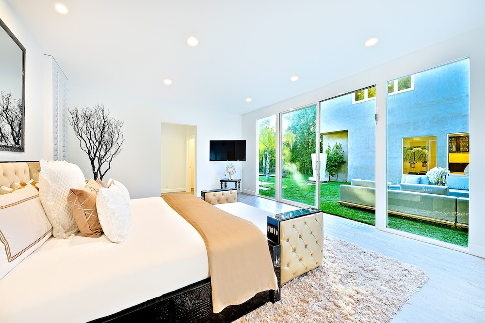 Beverly Hills Luxury Modern Palace - photo 4