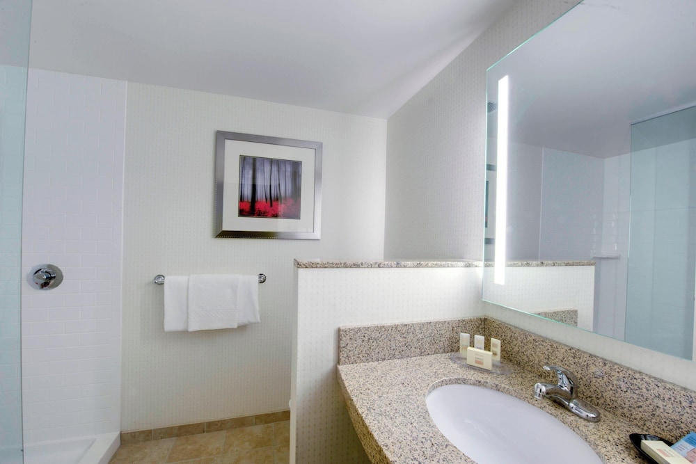 Courtyard by Marriott Keene Downtown - photo 23