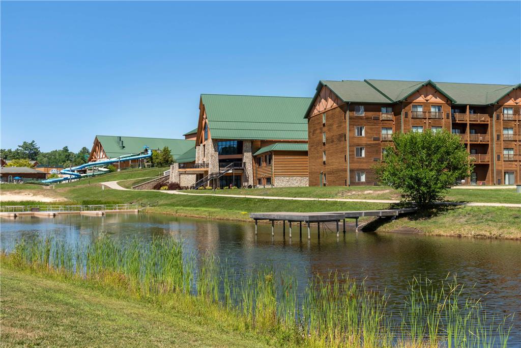 Three Bears Waterpark Resort Near Tomah Ascend Collection Hotel - photo 10