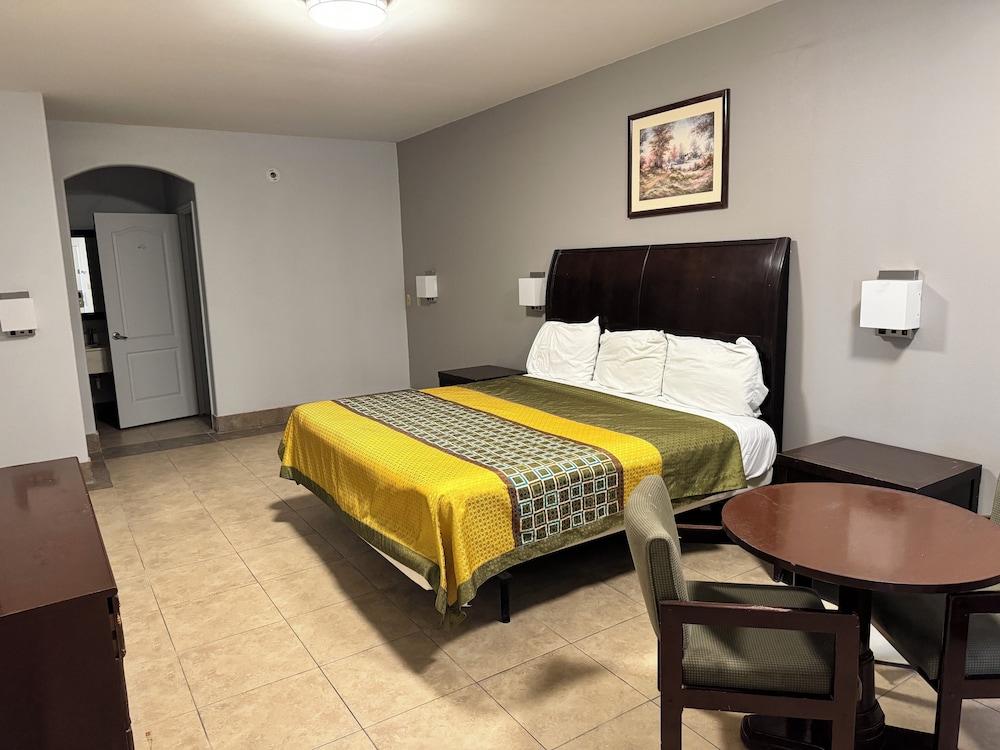 Texas Inn and Suites City Center at University Dr. - photo 7