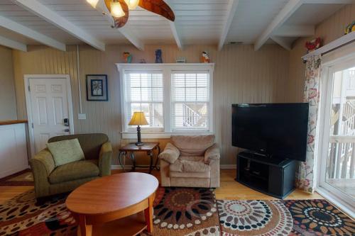 Coastal Breeze by Oak Island Accommodations - photo 13