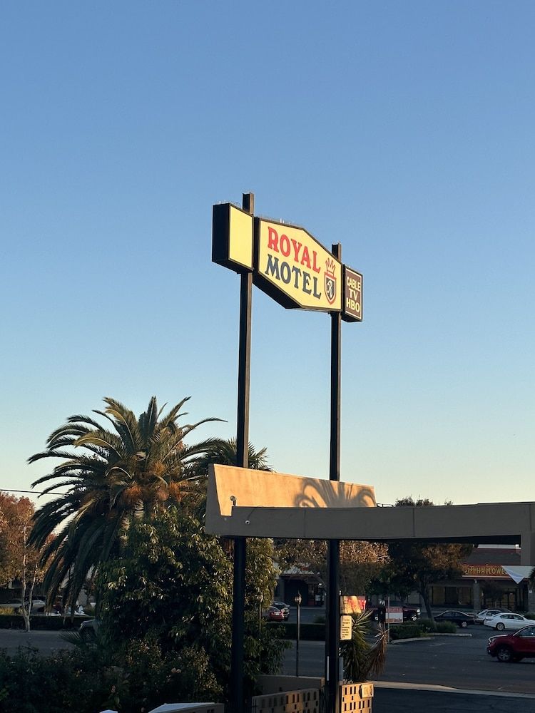 Royal Motel Tracy Llc — Tracy