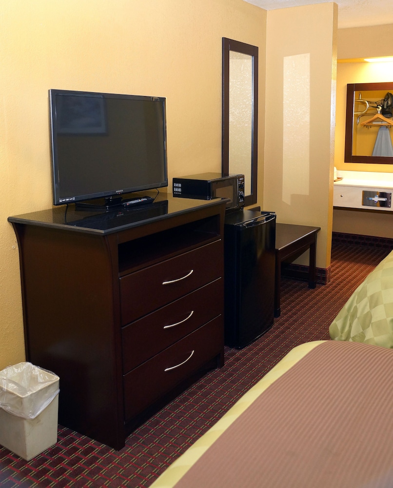 Executive Inn Opp - photo 14