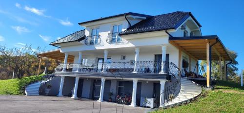 Villa Hojnik — 4-Star Luxury Hotel in Videm Pri Ptuju, Slovenia