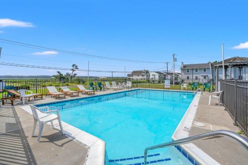 Morning Memories Pet friendly shared pool & dock in Chincoteague, United States