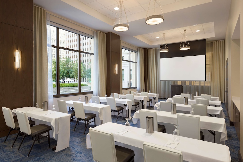Embassy Suites By Hilton Pittsburgh Downtown - photo 52
