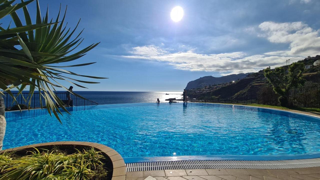 Ocean view and Infinity pool Apartment — 4-Star Luxury Hotel in Funchal, Portugal