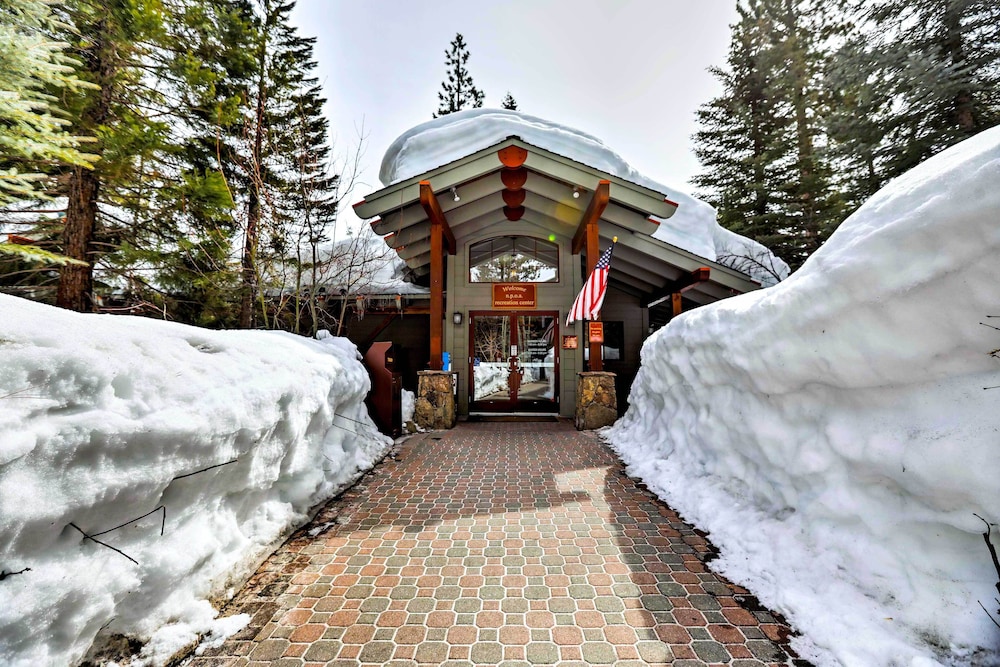 Less Than 1 Mi to North Star Resort Condo with Balcony - photo 23