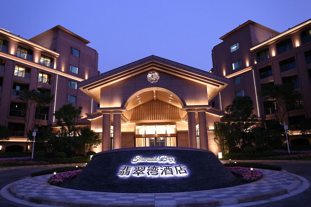 Emerald Bay Hotel — hotel in Yuxi