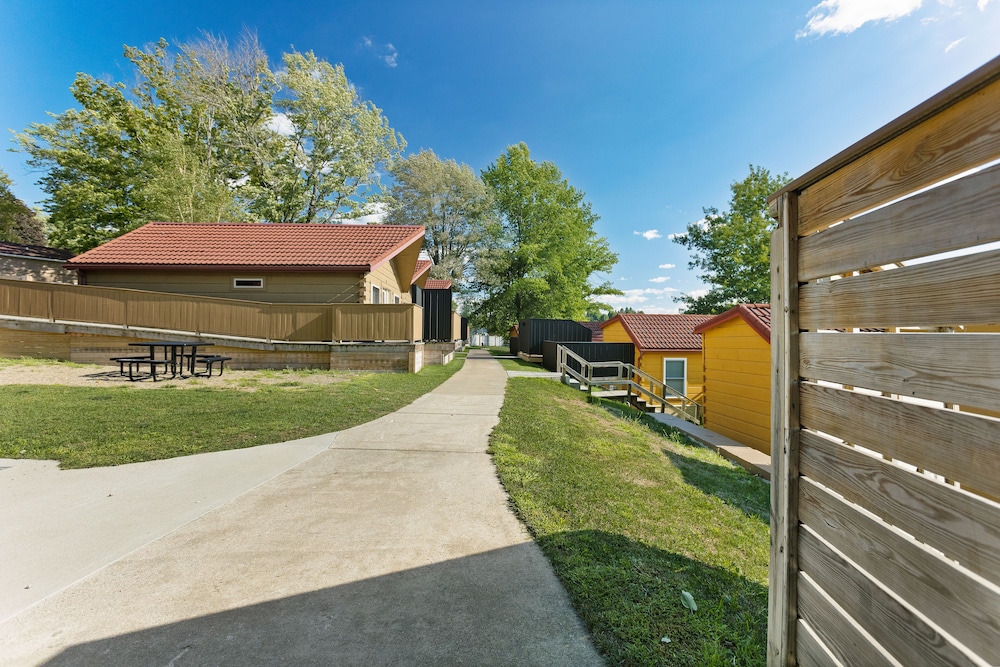 Edinboro Lake Resort Cabins - photo 122