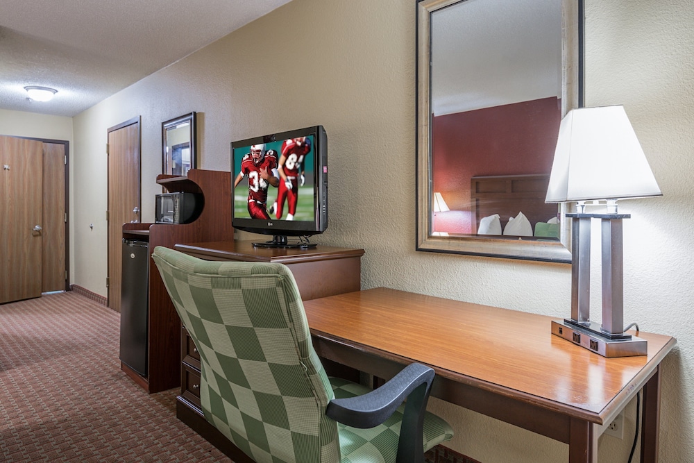 Red Roof Inn & Suites Little Rock - photo 20