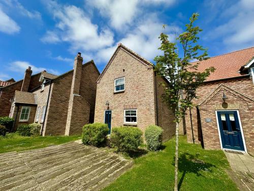 Baybreak Part of the The Bay Filey Holiday Village with pool gym and direct beach access pub restaurant tennis and meadows walks in Filey, United Kingdom