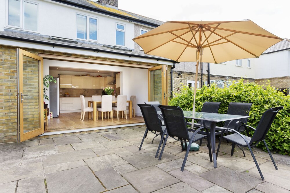 Veeve A Little Green in Richmond, United Kingdom