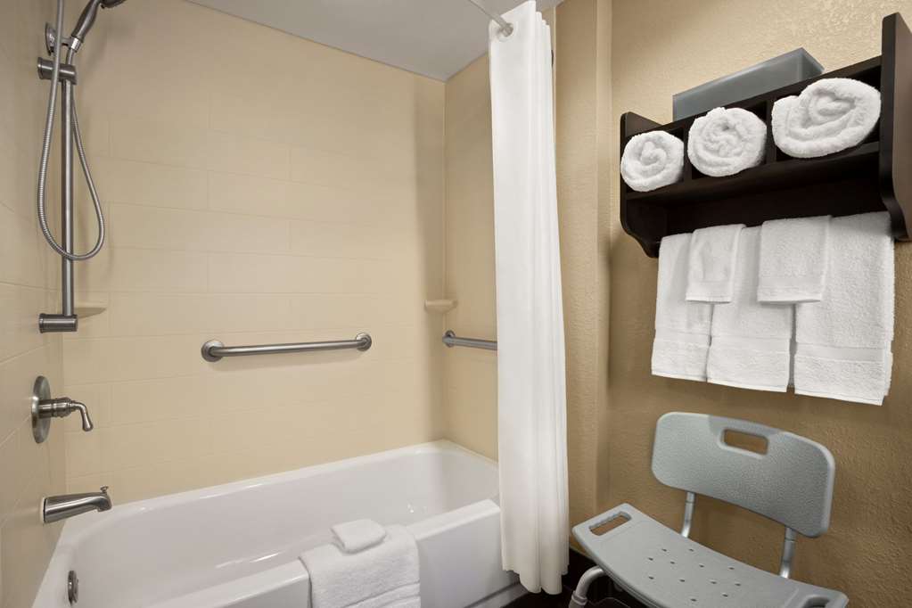 La Quinta Inn & Suites by Wyndham Richmond Midlothian - photo 11
