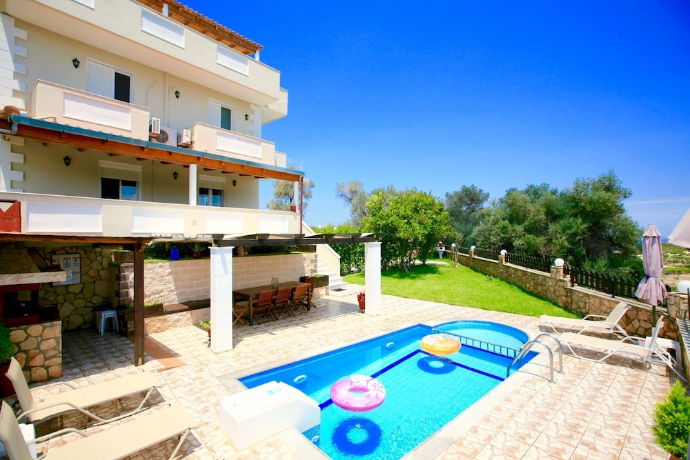 Kiriana Villa by LeaderStay — 4-Star Luxury Hotel in Rethymno, Greece