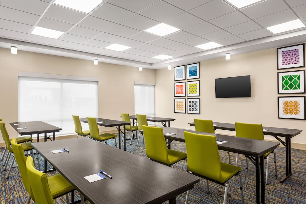 Holiday Inn Express and Suites Ukiah by IHG - photo 57