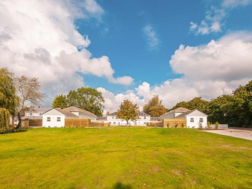 Fir Cottage Uk38485 — 4-Star Luxury Hotel in Saltash, United Kingdom
