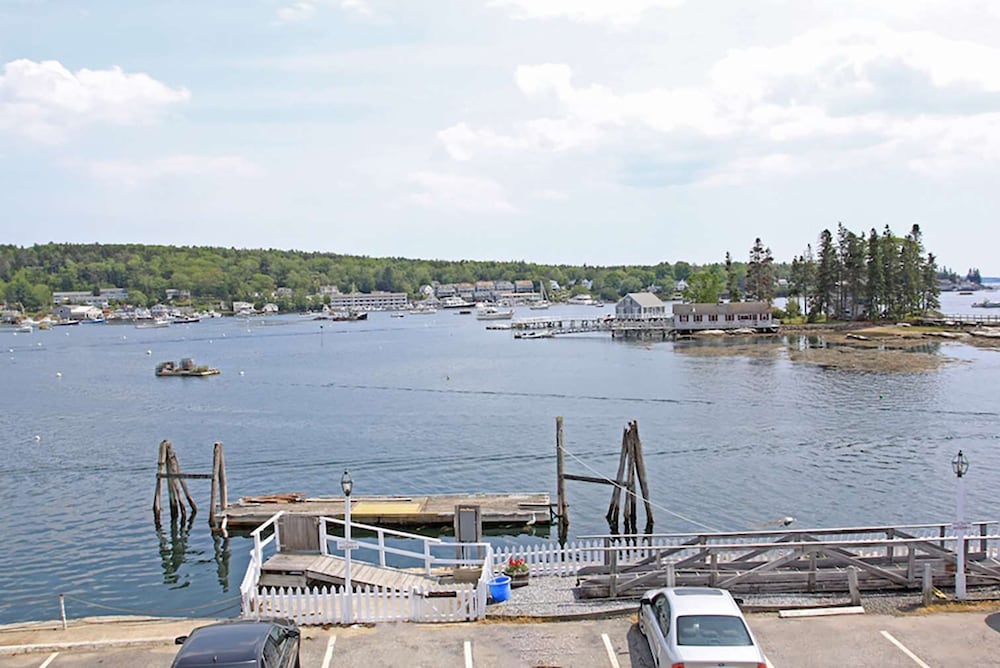 Tugboat Inn - photo 90