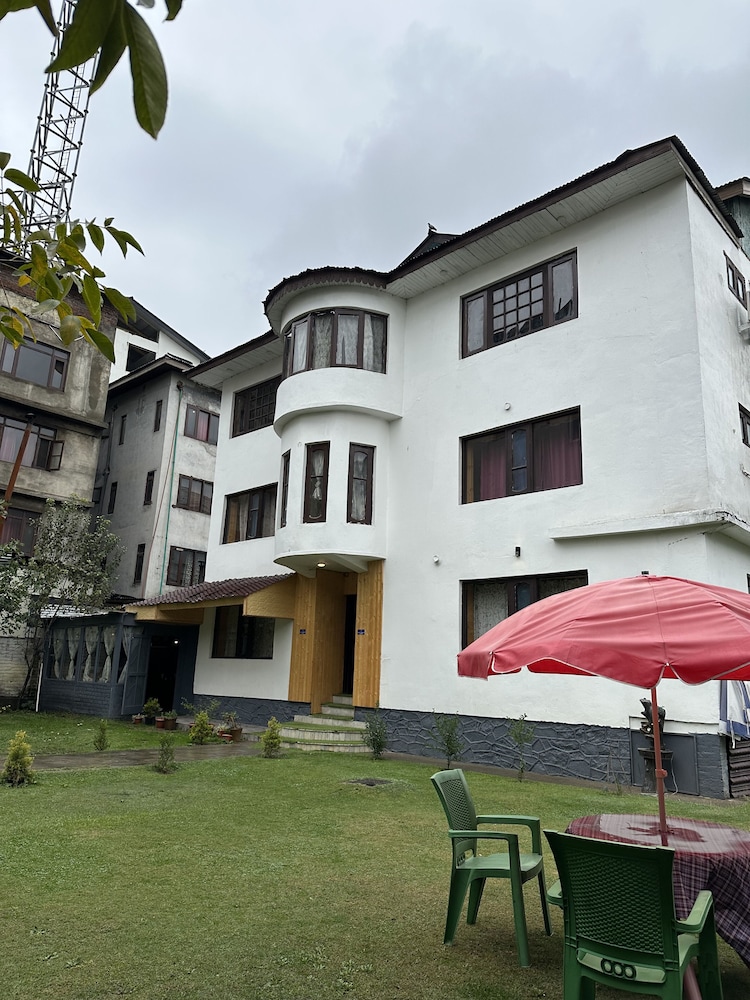 The Iceland Hotel Srinagar — Srinagar
