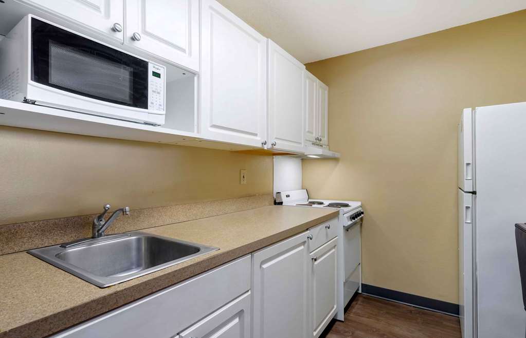 Extended Stay America Select Suites Tampa Airport Memorial - photo 29