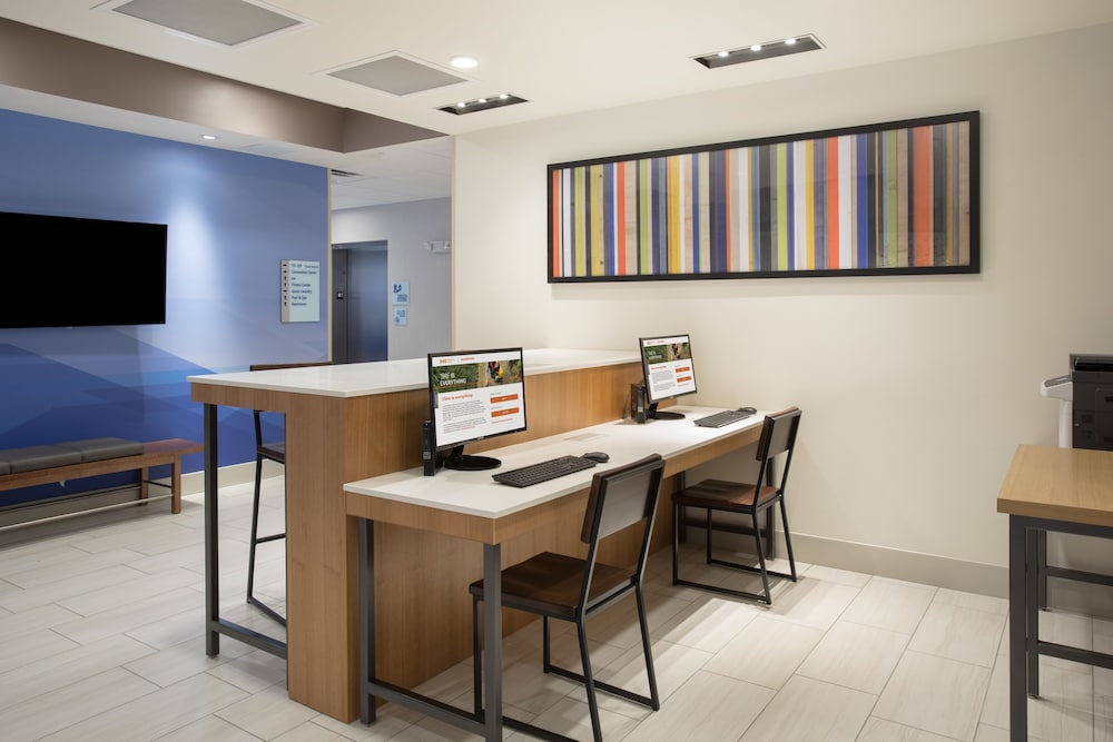 Holiday Inn Express & Suites Sioux City North Event Center by IHG - photo 36