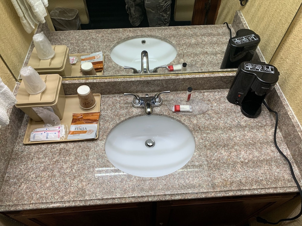Coachman's Inn Motel - photo 21