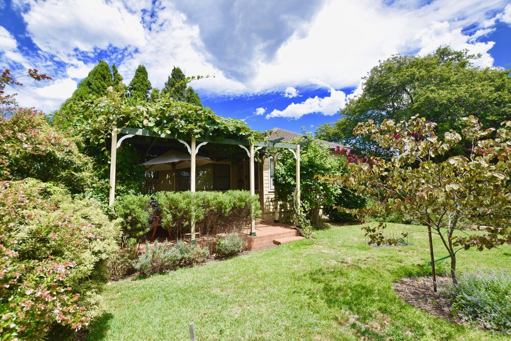 Raspberry Terrace of Leura in Leura, Australia